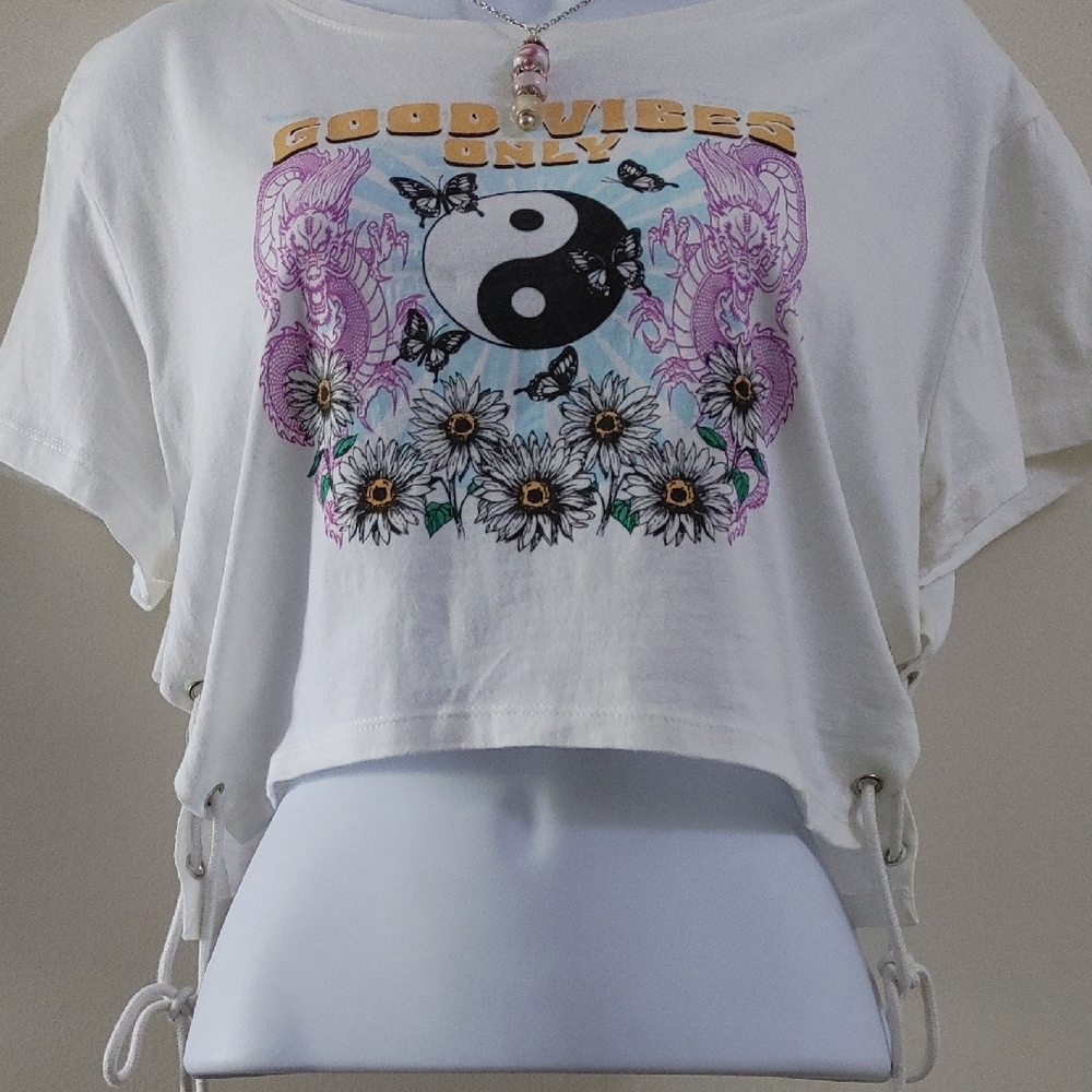 White Short Sleeve Graphic Crop Tee